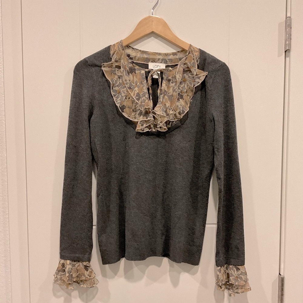 LOFT Sweater Long Sleeve Grey With Floral  Size Small